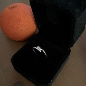 14k gold with 3 cuts diamonds 100% authentic, pawnable.